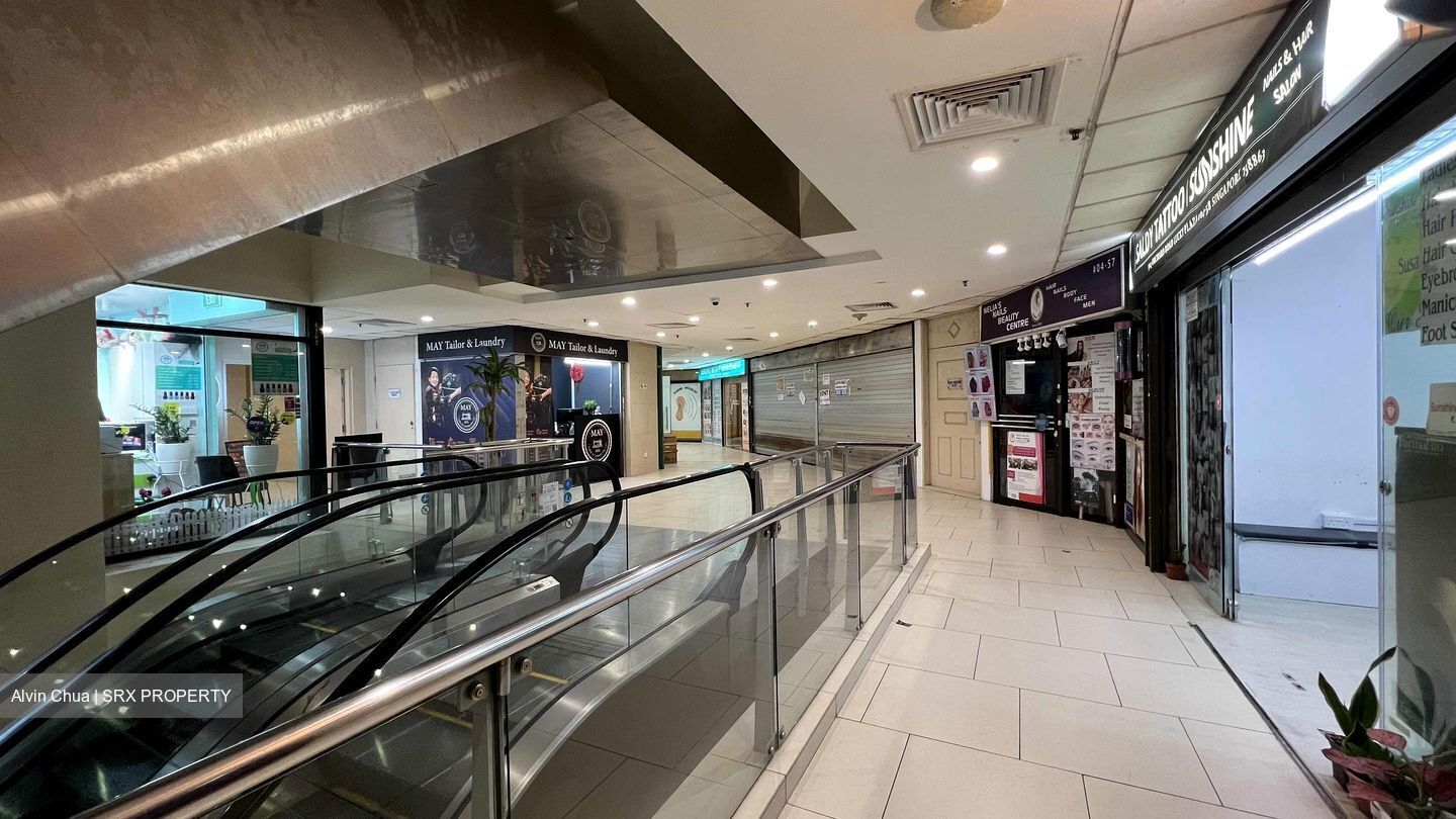 Lucky Plaza (D9), Retail #476270521